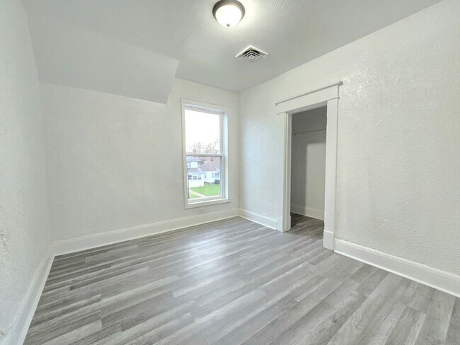 Foto del edificio - 3312 E Mishawaka Ave