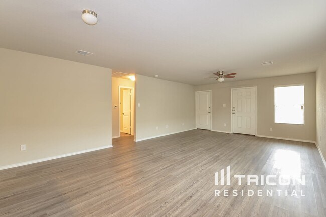 Foto del edificio - 7422 Summer Blossom Ct