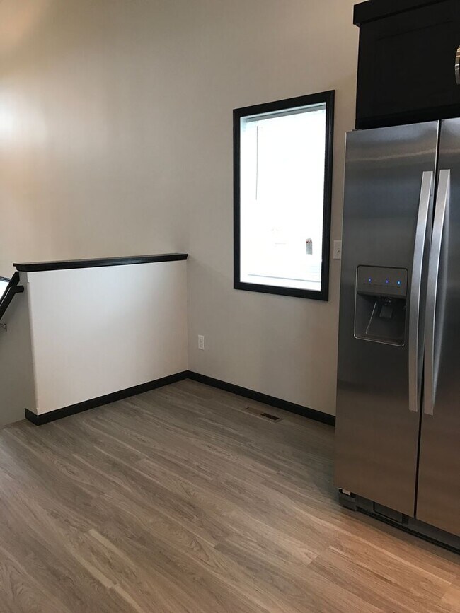 Foto del edificio - 3 bed 3 bath