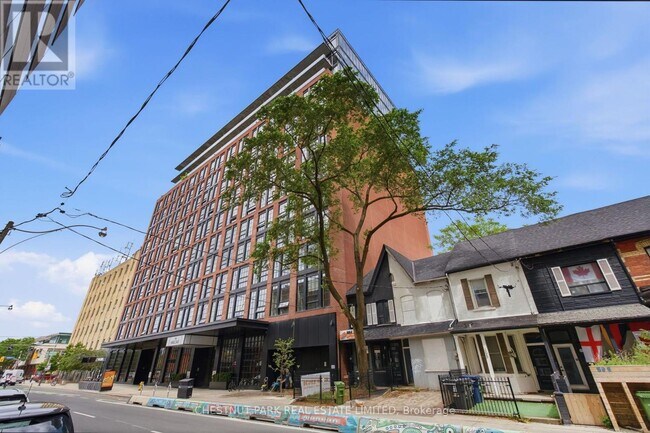 Building Photo - 608 Richmond St W