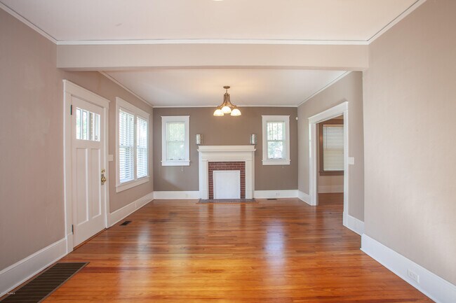 Building Photo - 209 S 15th St
