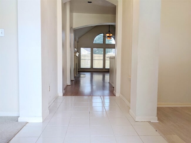 Building Photo - 2810 Foxden Dr
