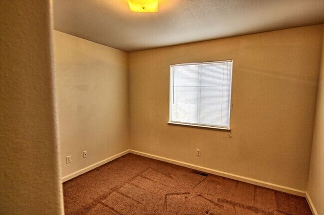 Building Photo - 695 Starlite Dr