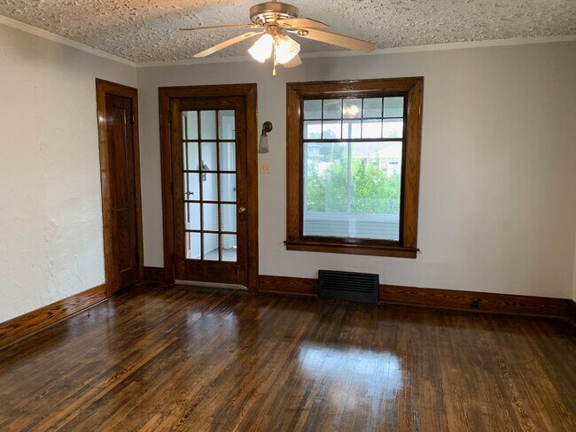 Foto del edificio - 845-847 2nd Ave NW