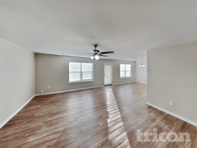 Foto del edificio - 3418 Anita Glen Dr