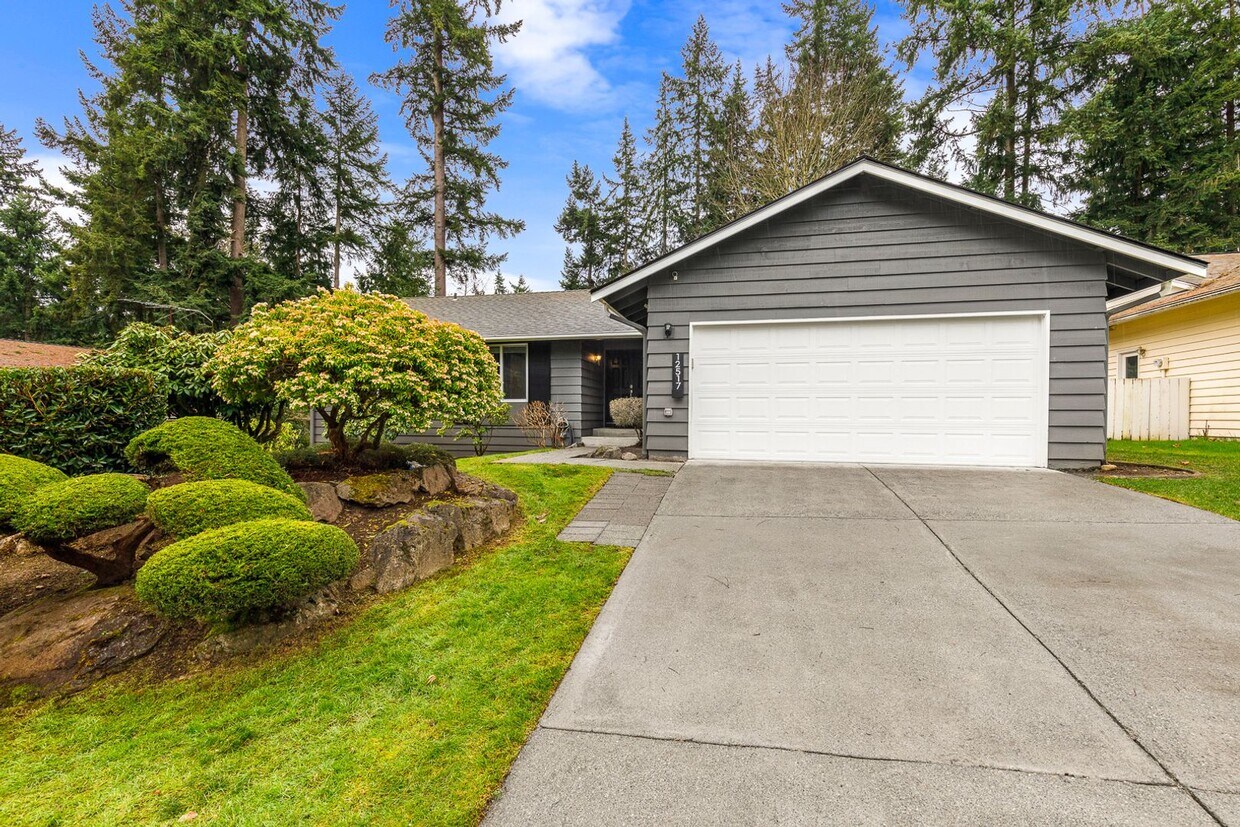 Primary Photo - Kirkland 4 Bedroom 2 Bath FULLY RENOVATED ...