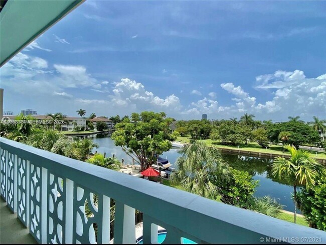 Foto del edificio - 455 Golden Isles Dr