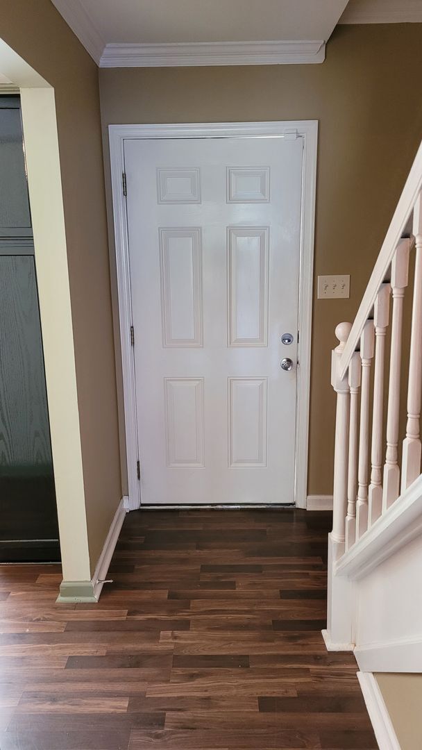 Building Photo - Beautiful Updated 3 Bedroom Townhome in In...
