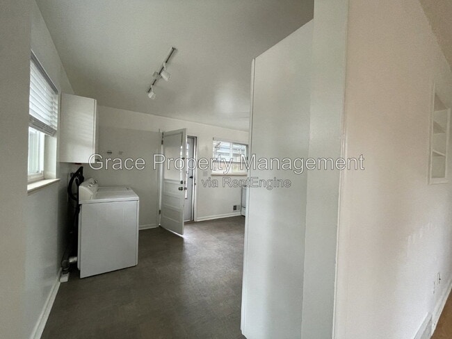 Building Photo - 3540 S Corona St