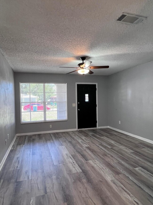 Foto del edificio - 2467 Mercury Dr