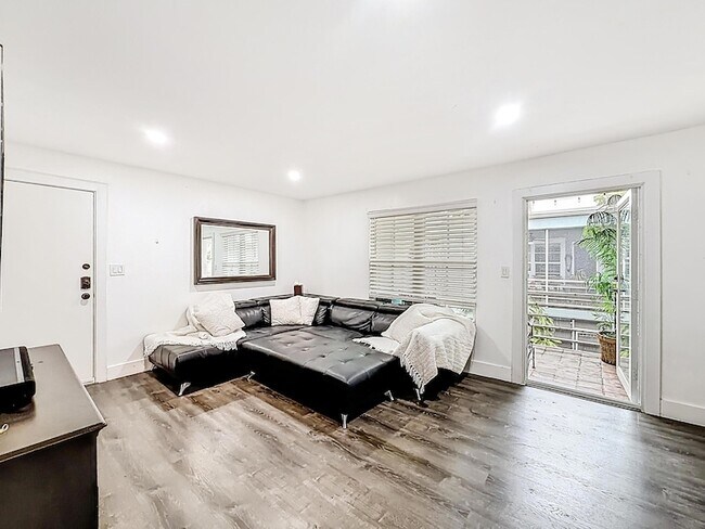 Foto del edificio - 305 SE 11th Ave