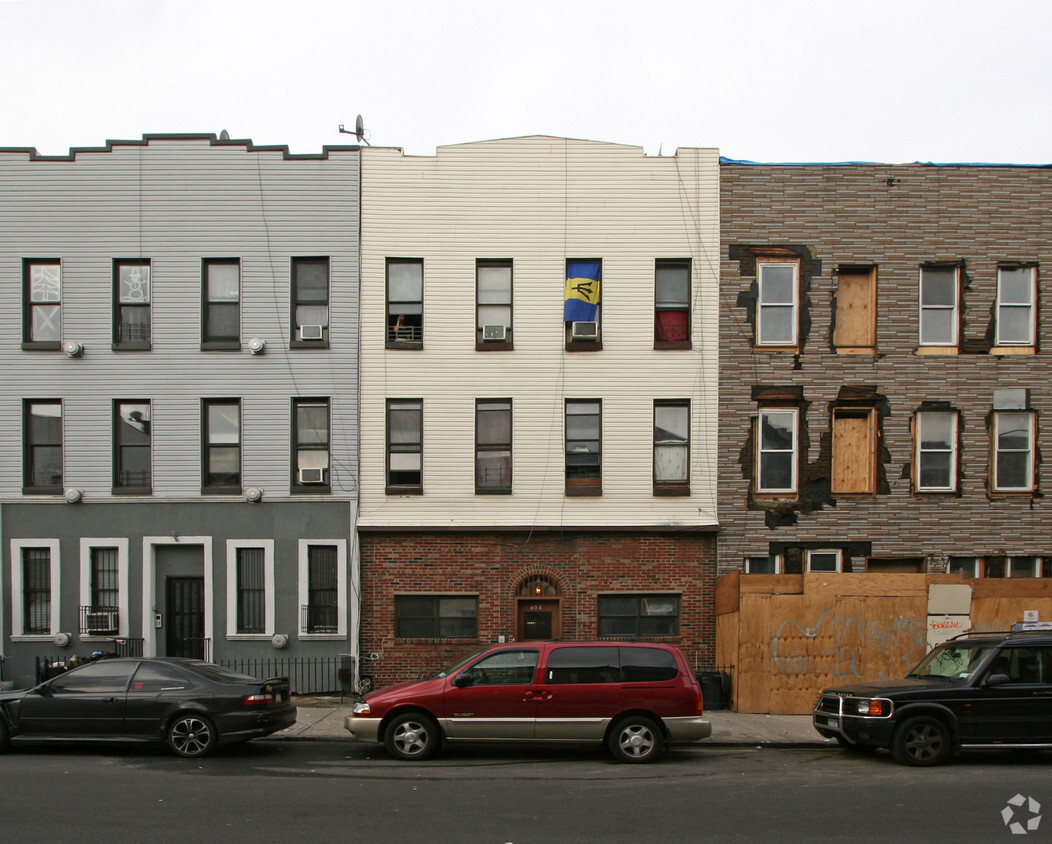 Building Photo - 761 Hart St