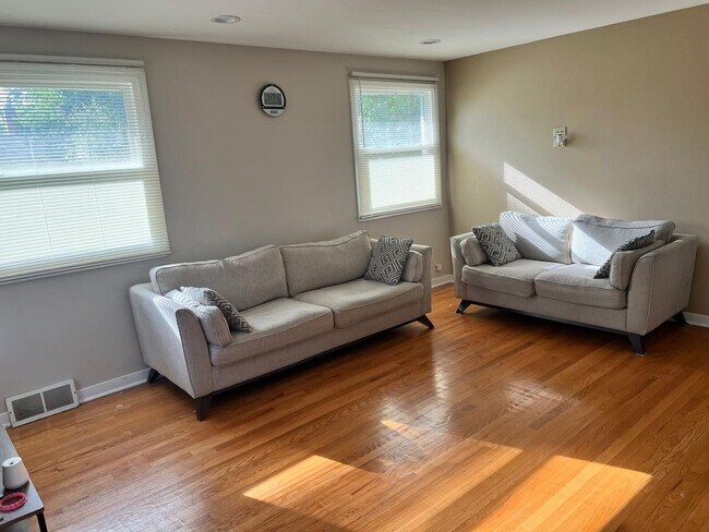 Foto del edificio - Charming 3BR House in Quite Cul-de-sac in ...