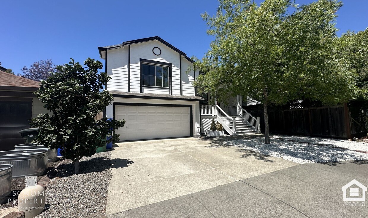 Foto principal - Light-Filled 3BD/2BA Home in Desirable Fry...