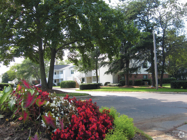 Building Photo - Stoneledge Plantation Apartments