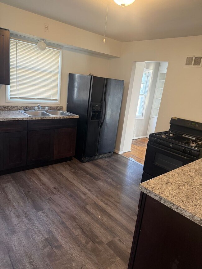 Foto del edificio - Single family 3 bedroom home Thurston Woods Area. On the bus line