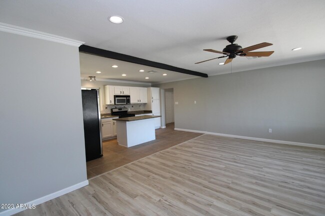Building Photo - 312 E Orchid Ln