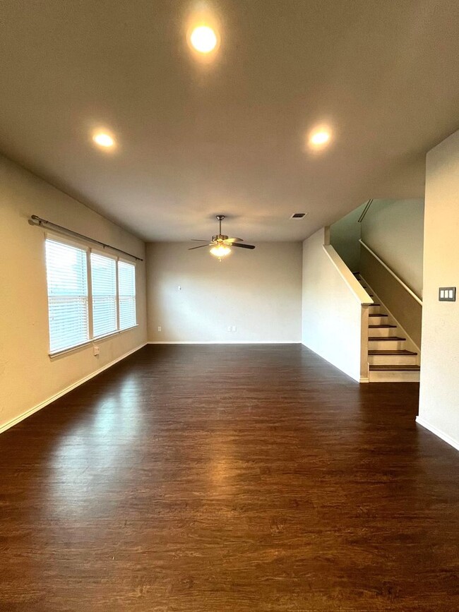 Building Photo - 10011 Raspberry Oak
