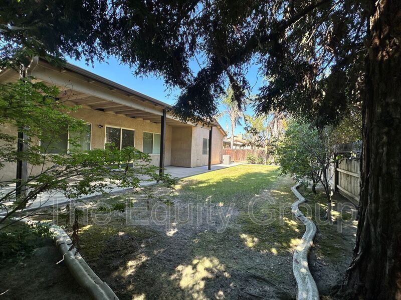 Building Photo - 4441 W Elowin Ave