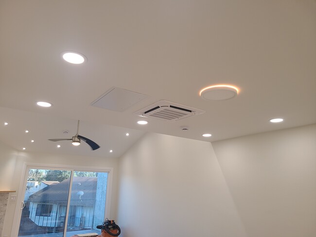 Recessed lighting, central heat, AC split unit in every room - 620 W Hyde Park Blvd