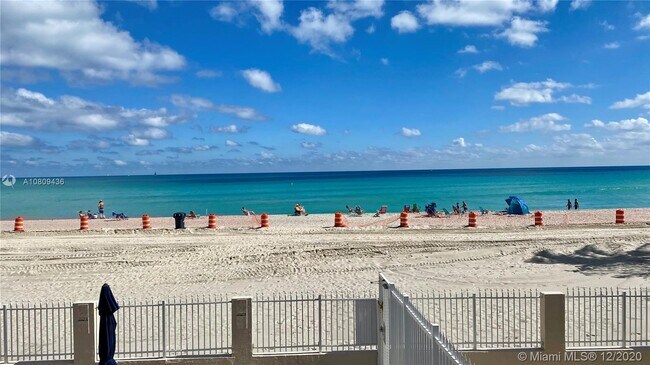 Foto del edificio - 19051 Collins Ave