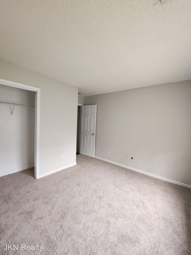 Building Photo - 3 br, 1 bath House - 3000 Fairglen Road