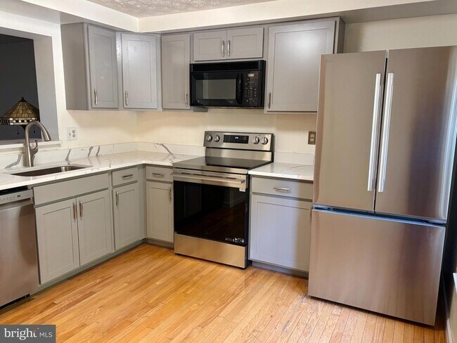Foto del edificio - 1436 Point O Woods Ct