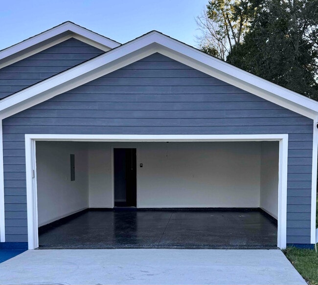 Building Photo - 107 Pinecrest Blvd