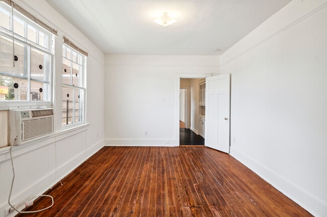 Foto del edificio - 2925 Milan St