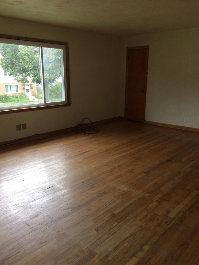Building Photo - 5859 N 61st St