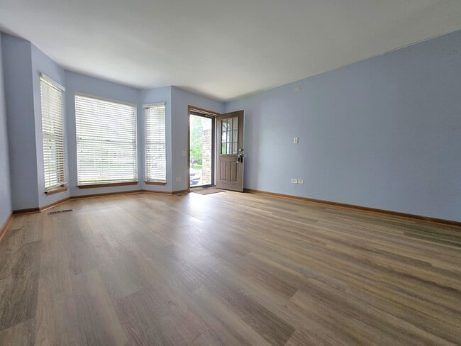 Building Photo - 8 E Shag Bark Ln