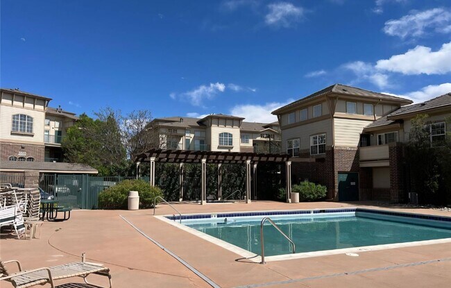 Building Photo - 3rd floor condo close to Cherry Creek Reservoir and DTC!