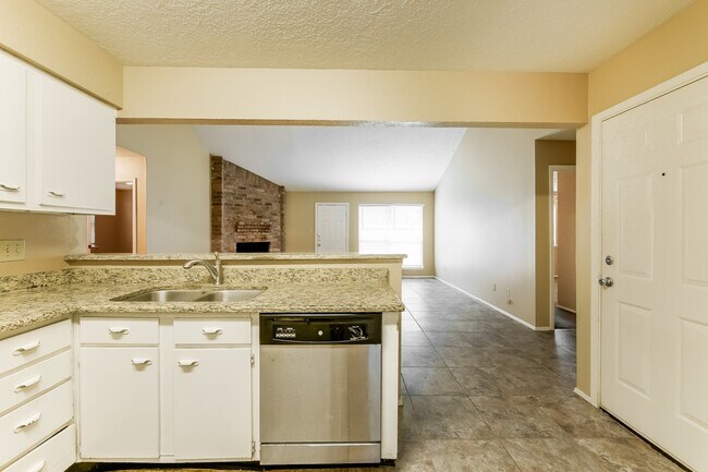 Foto del edificio - 9415 Charterlawn Cir