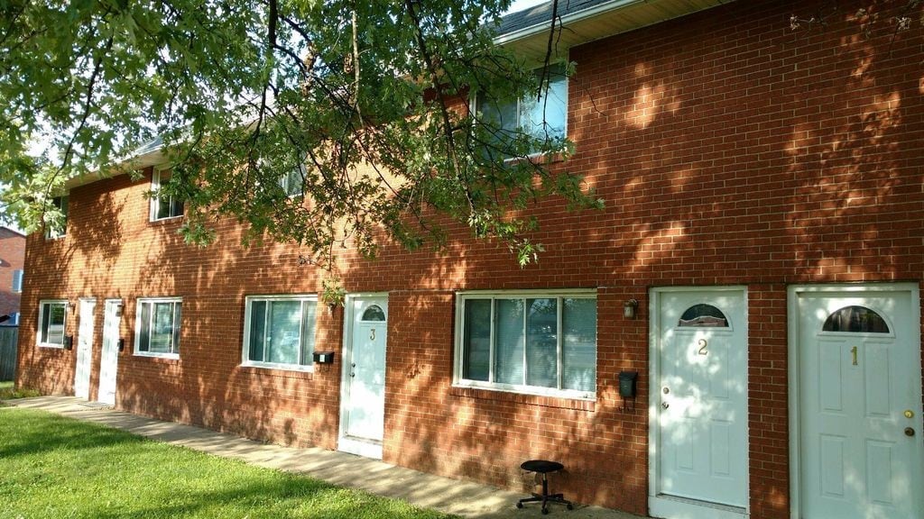 Primary Photo - 1002 N School St