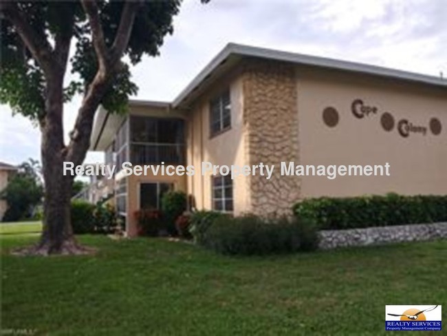 Building Photo - Waterfront condo in SE Cape Coral