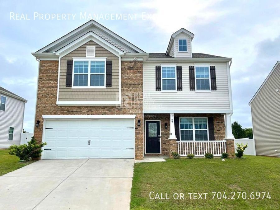 Primary Photo - Gorgeous 3 BR/2.5 BA Home in Charlotte!