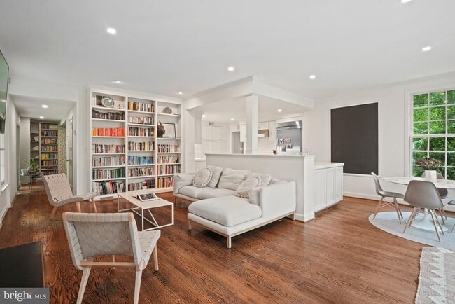 Building Photo - 5320 Albemarle St
