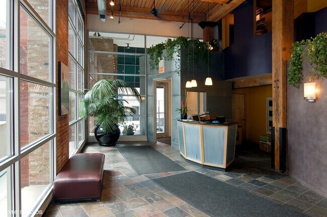 Foto del edificio - 1000 W Washington Blvd