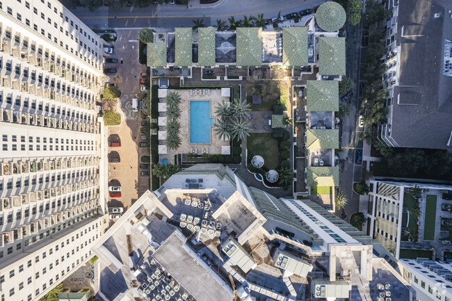 Building Photo - The Plaza Harbour Island