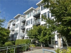 Building Photo - 190 Harbor Square Loop NE