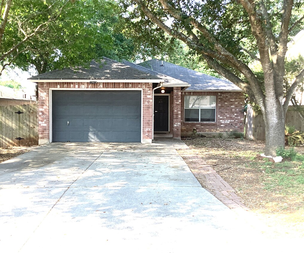 Foto principal - 15619 Legend Springs Dr