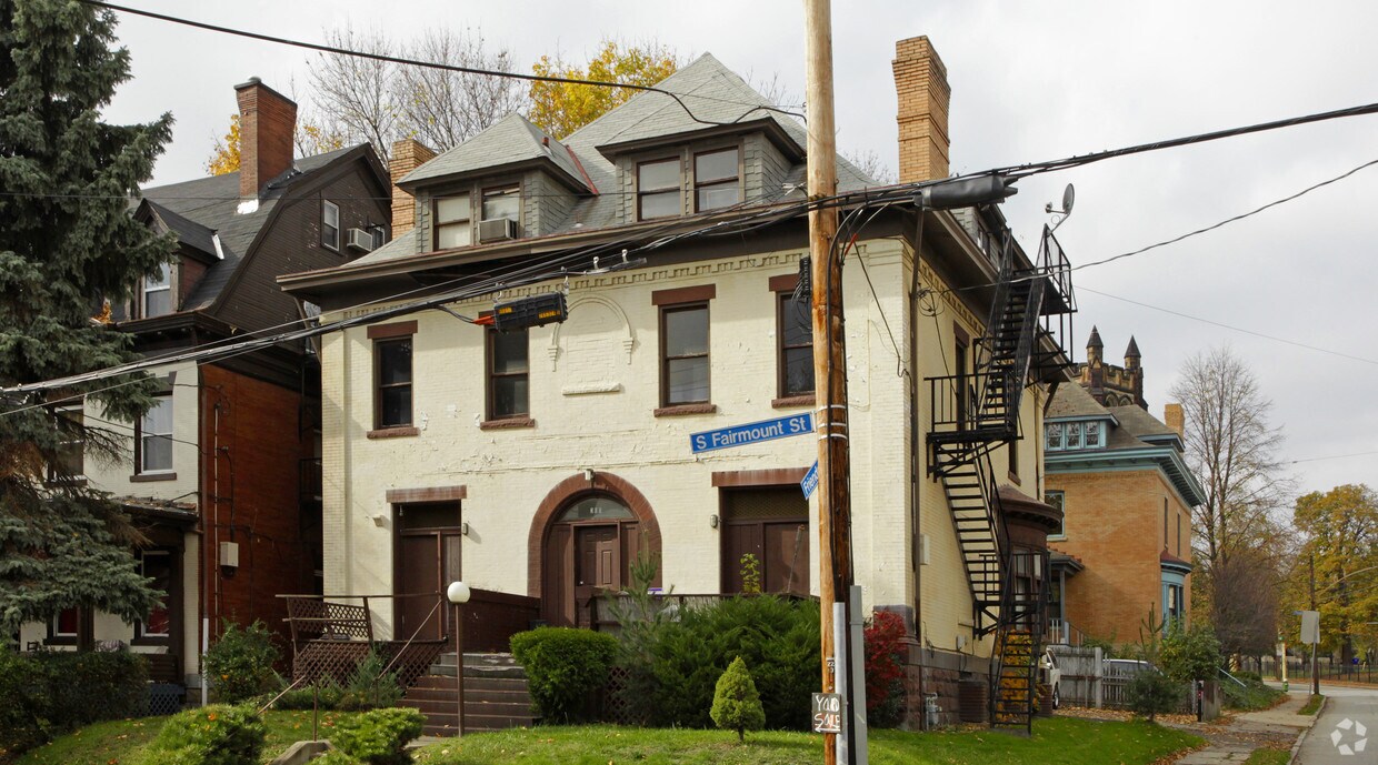 Primary Photo - 300 S Fairmount St