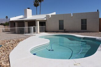 Building Photo - 9002 E Berkshire Pl