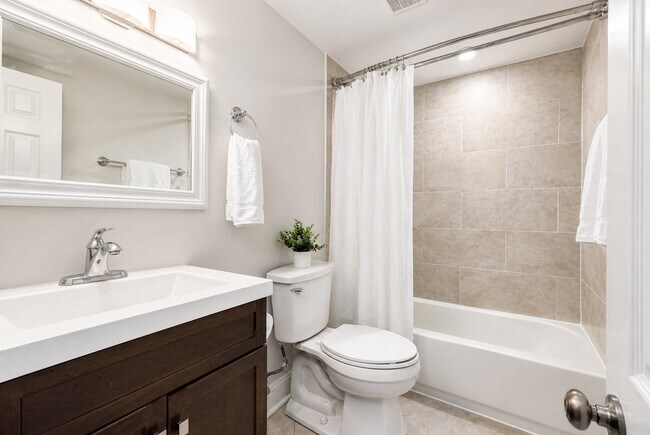 Foto del edificio - 3576 13th St NW