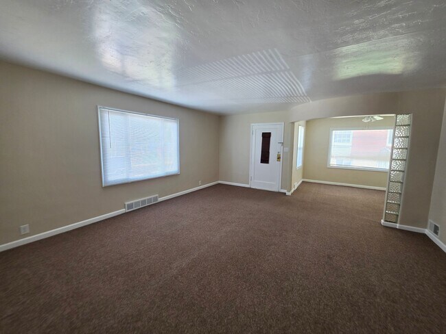 Building Photo - 1401 S 2300 E