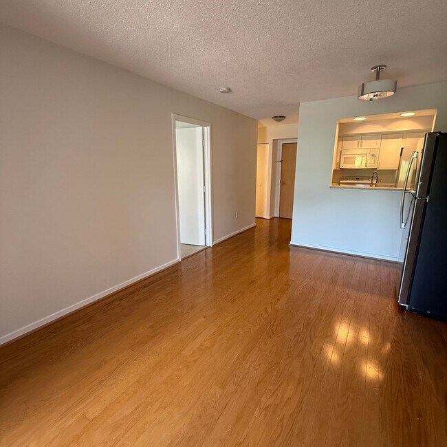 Building Photo - Observatory 402