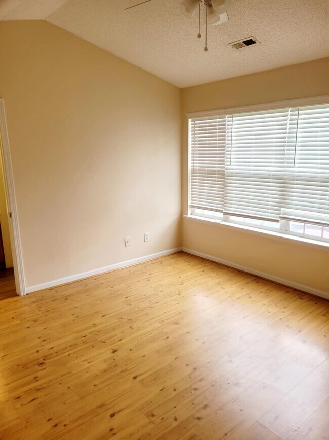 Foto del edificio - 10920 Kinston Ridge Pl