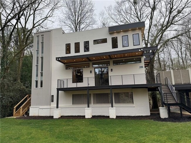 Building Photo - 942 Peachtree Battle Cir NW