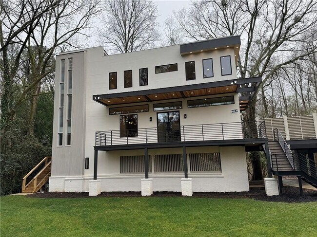 Foto del edificio - 942 Peachtree Battle Cir NW