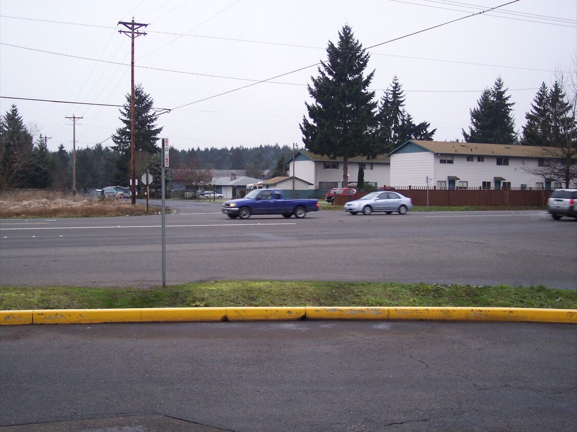 Foto del edificio - 403 Field Rd E